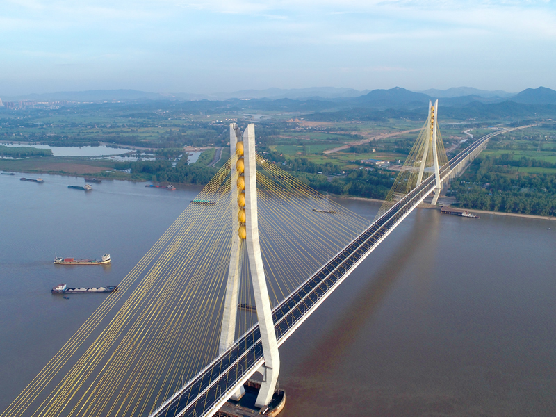 2019年8月31日上午，由集团投资建设的池州长江公路大桥建成通车。.jpg